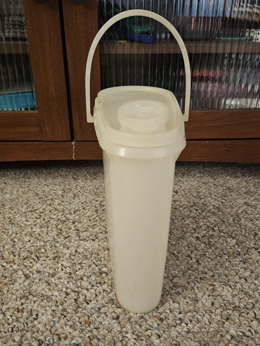 Tupperware Beverage Buddy Store N Pour Container 2 Quart 587-7